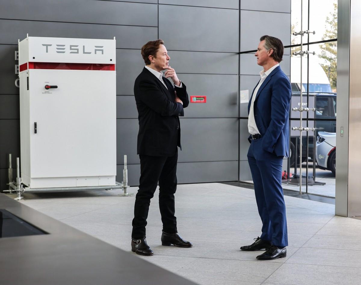 Из Tesla уволились сразу два топ-менеджера