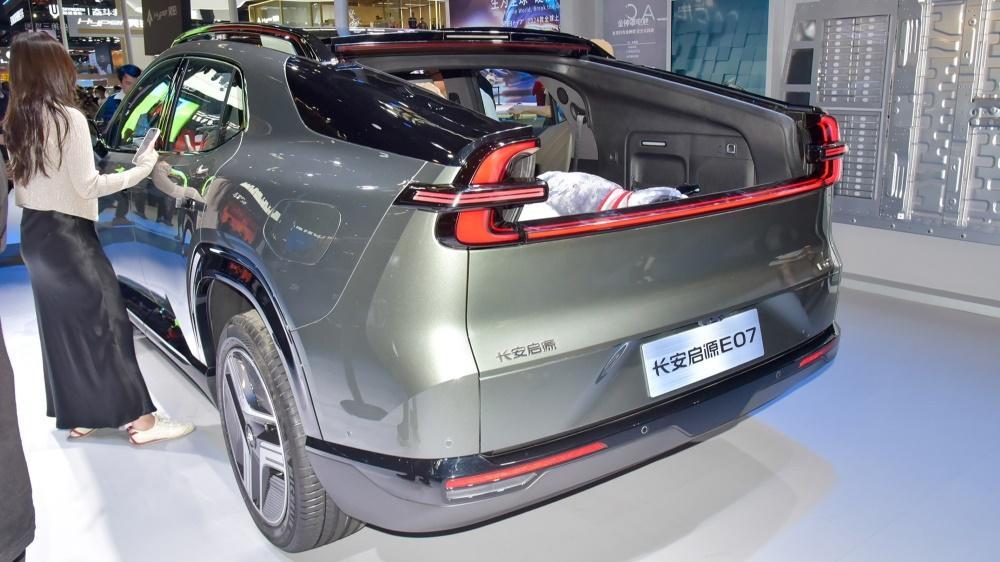 Changan представил первый серийный электромобиль-трансформер Nevo E07