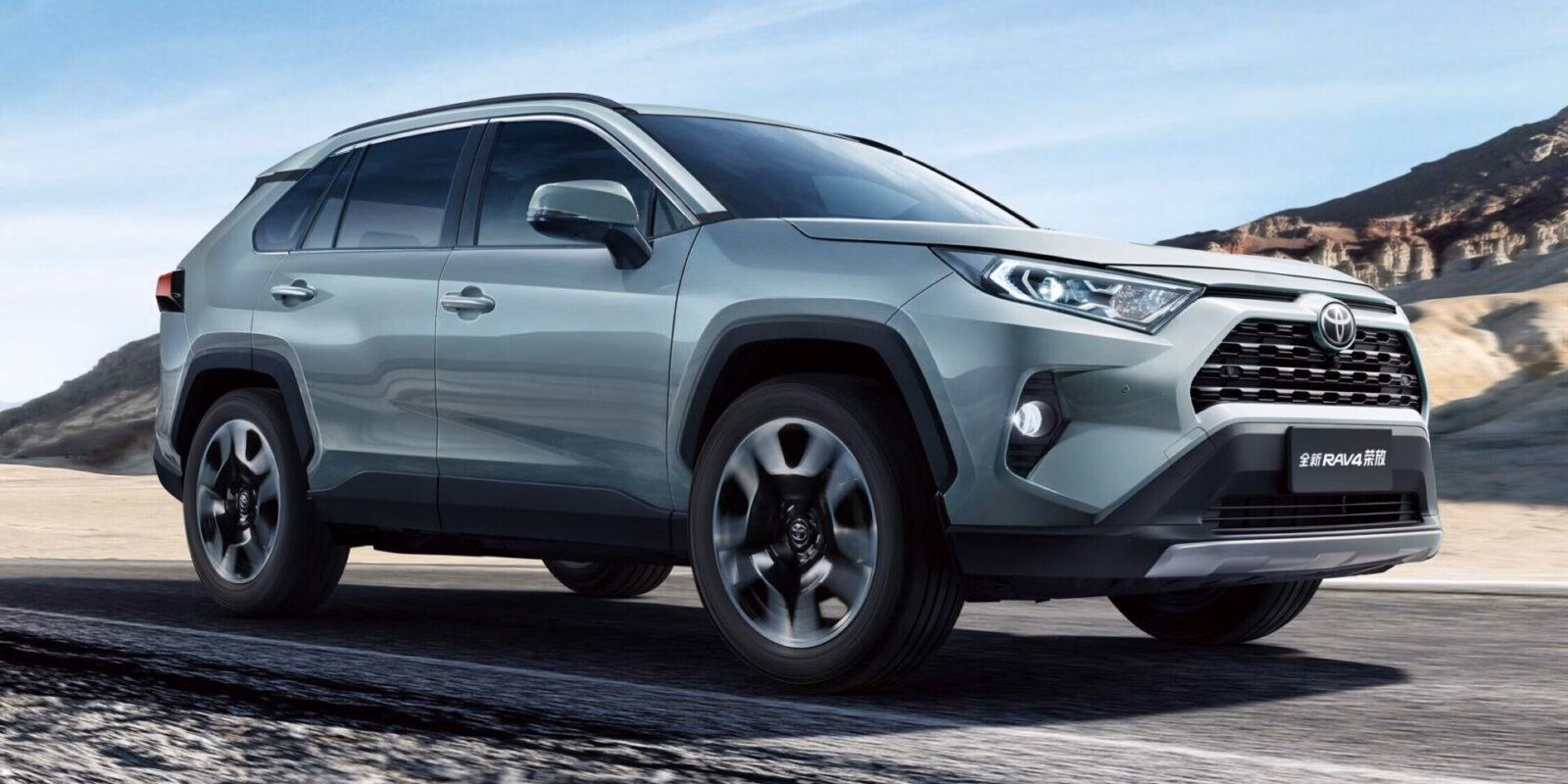 В России взлетела стоимость Toyota RAV4 2 f3405236e350b79b7aeed2c06e8ab5cf scaled e1671540845400 1920x1080 large