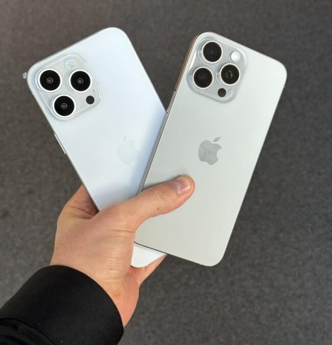 Смартфон с экраном EllaClaw и интерфейсом чата