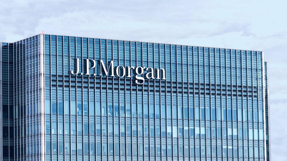 JP Morgan заплатит $100 млн за нарушения в контроле сделок 1 jpmorgan logo london building
