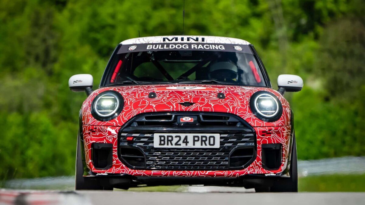 Новый Mini Cooper JCW примет участие в гонке «24 часа Нюрбургринга» 23 mini john cooper works 2024 3