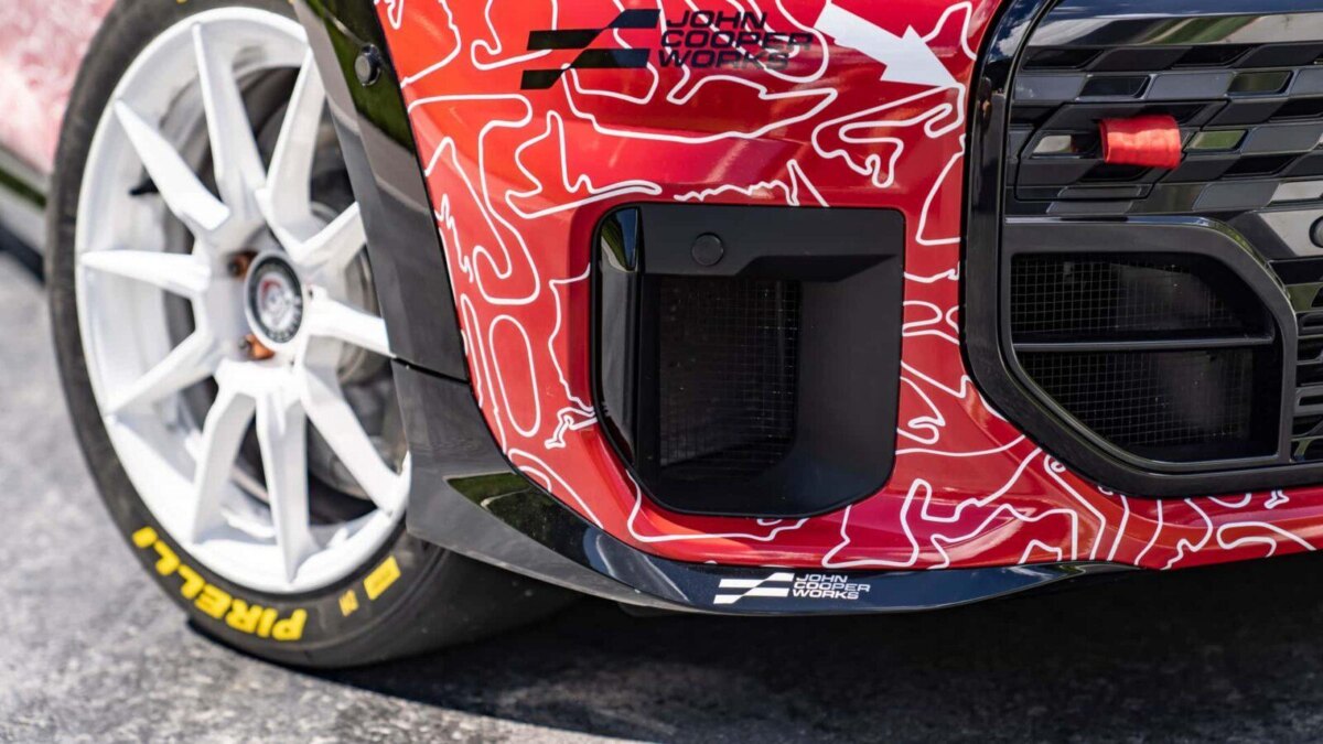 Новый Mini Cooper JCW примет участие в гонке «24 часа Нюрбургринга» 18 mini john cooper works 2024 6