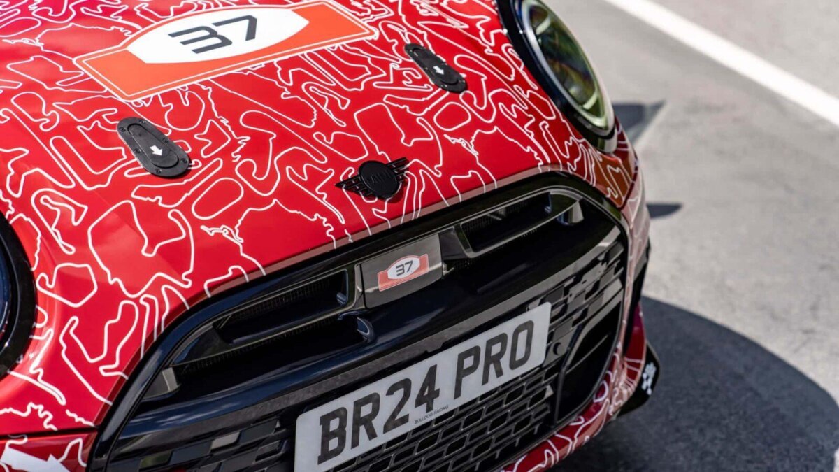 Новый Mini Cooper JCW примет участие в гонке «24 часа Нюрбургринга» 19 mini john cooper works 2024 7
