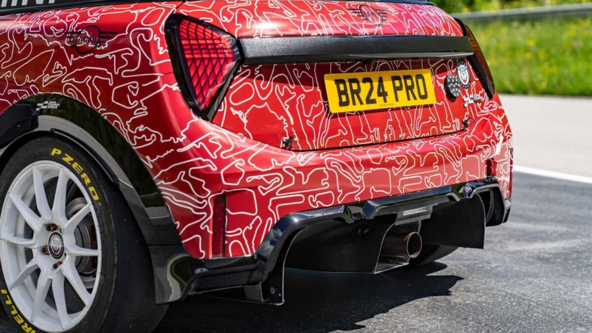 Новый Mini Cooper JCW примет участие в гонке «24 часа Нюрбургринга» 20 mini john cooper works 2024 8