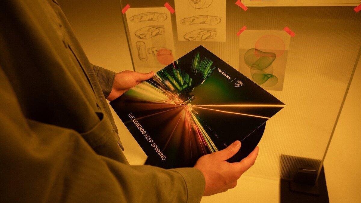 Lamborghini выпустит виниловую «вертушку» и пластинку со звуками V12 4 scale 1200 10