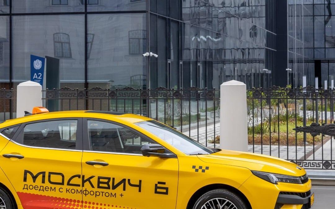 Седан Москвич 6 появился в такси 9 2024 06 04 14.10.08