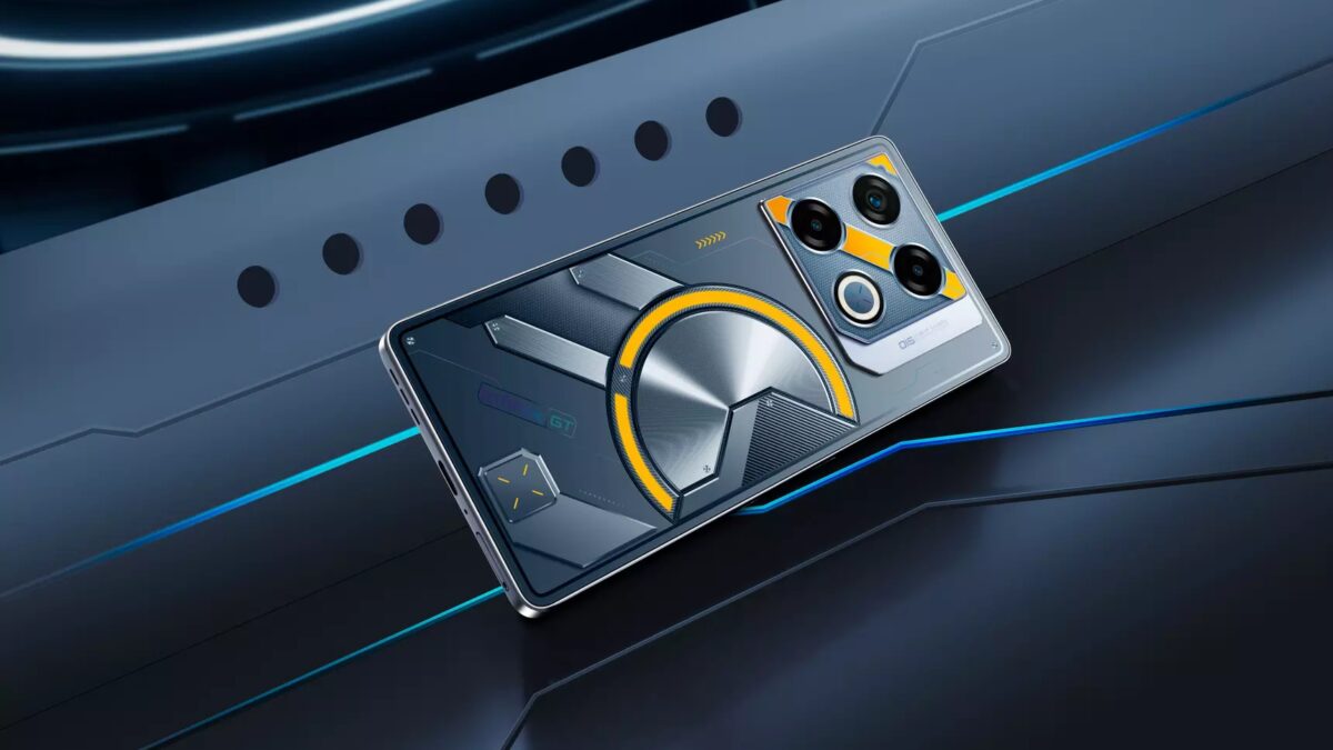 Игровой смартфон Infinix GT 20 Pro с тремя камерами и декоративным дизайном