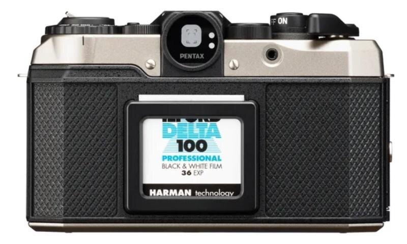 Задняя часть камеры Pentax 17 с дисплеем