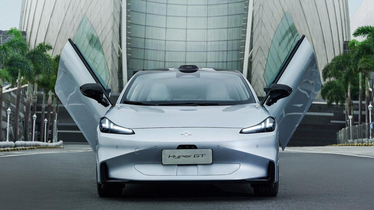 Электромобиль GAC Haobo Hyper GT с дверями откинуты