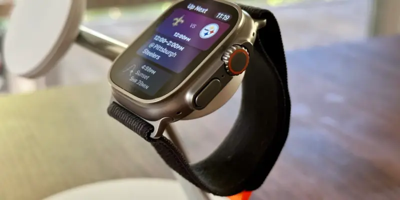 watchOS 11 убирает Siri-циферблат с Apple Watch (apple watch ultra trail loop siri face.jpg)