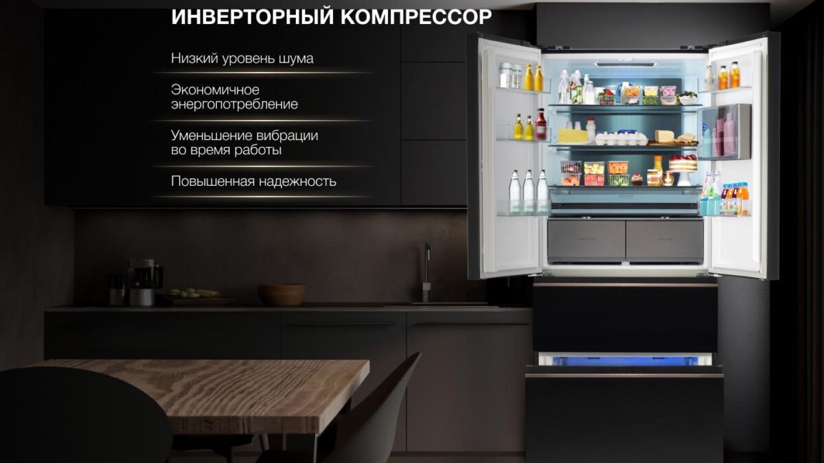 Встроенный холодильник Hyundai с открытой дверью и видимым внутренним пространством