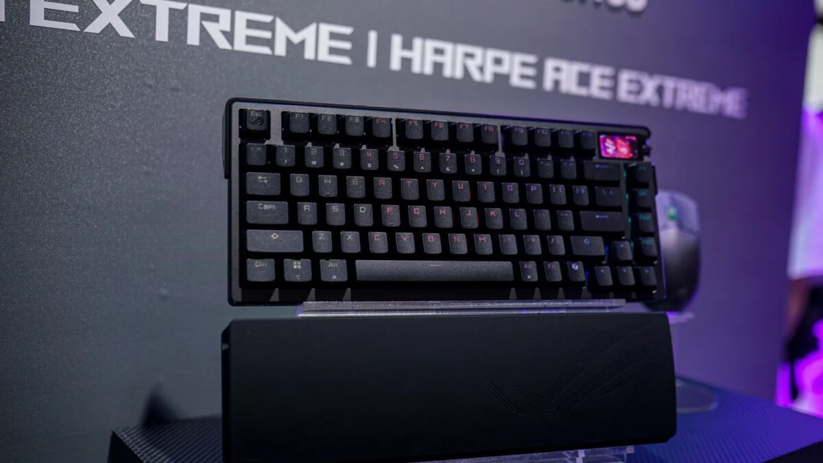 Механическая клавиатура ASUS ROG с RGB-подсветкой в боксе