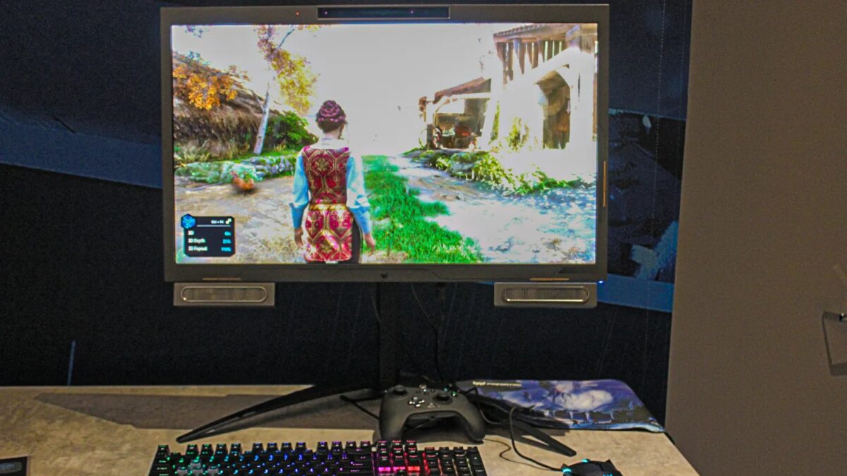 Настольный компьютер с игровым монитором с RGB-подсветкой клавиатурой и мышью