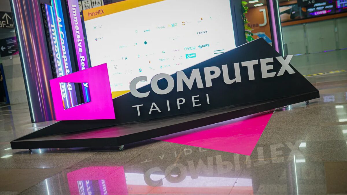 Выставочный стенд Computex 2024 с логотипом компании