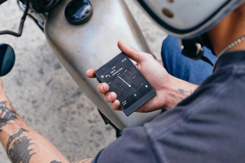 Представлен новый смартфон без социальных сетей - Light Phone 3 7 light phone 3 2