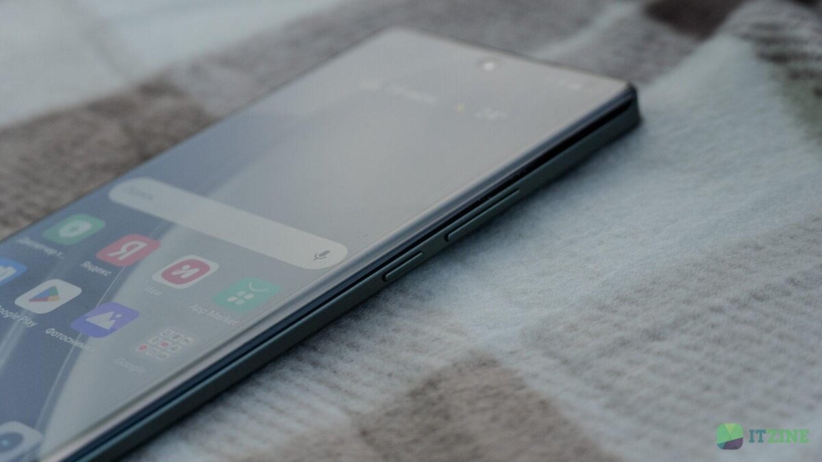 Экран смартфона realme GT 6T с рабочим интерфейсом