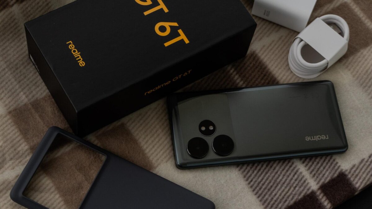 Корпус realme GT 6T с квадратной камерой и аксессуары