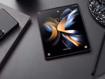 Складной смартфон Galaxy Z Fold6 с открытым дисплеем