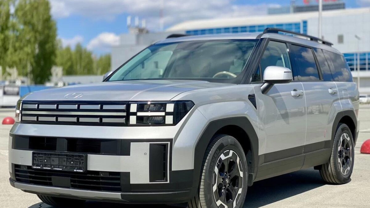 В России появились новейшие кроссоверы Hyundai Santa Fe