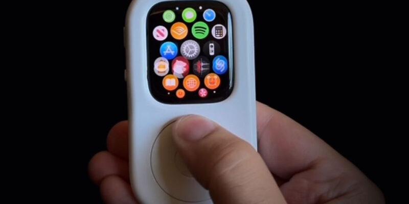 Ретро-аксессуар для Apple Watch: tinyPod сделает вам iPod из часов (apple watch tinypod case turns it into ipod 1.jpg.5cd3410316bc257c25706c65f1f18490)