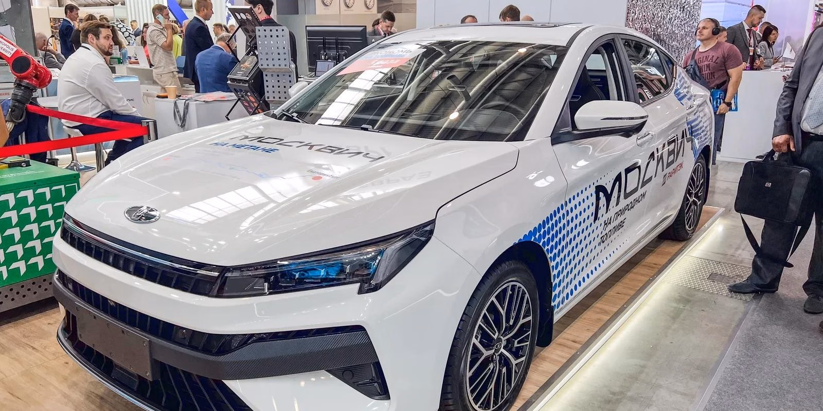 На выставке «Иннопром» показали «Москвич 6» на «голубом топливе» 4 as6yyuz1l9z0z27rxmv7bprlnginlz2i