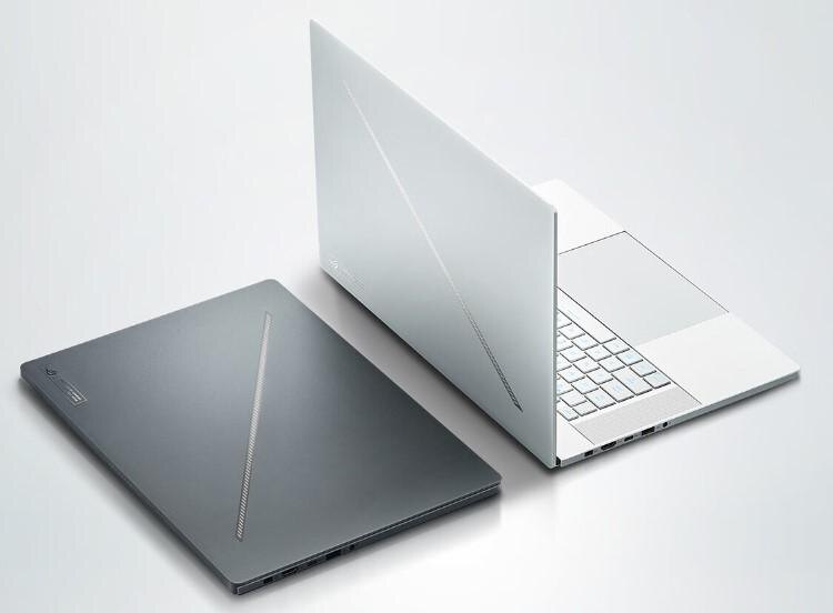 Ноутбук ASUS ROG Zephyrus 16 Air с закрытой крышкой и раскрытым экраном в белом цвете
