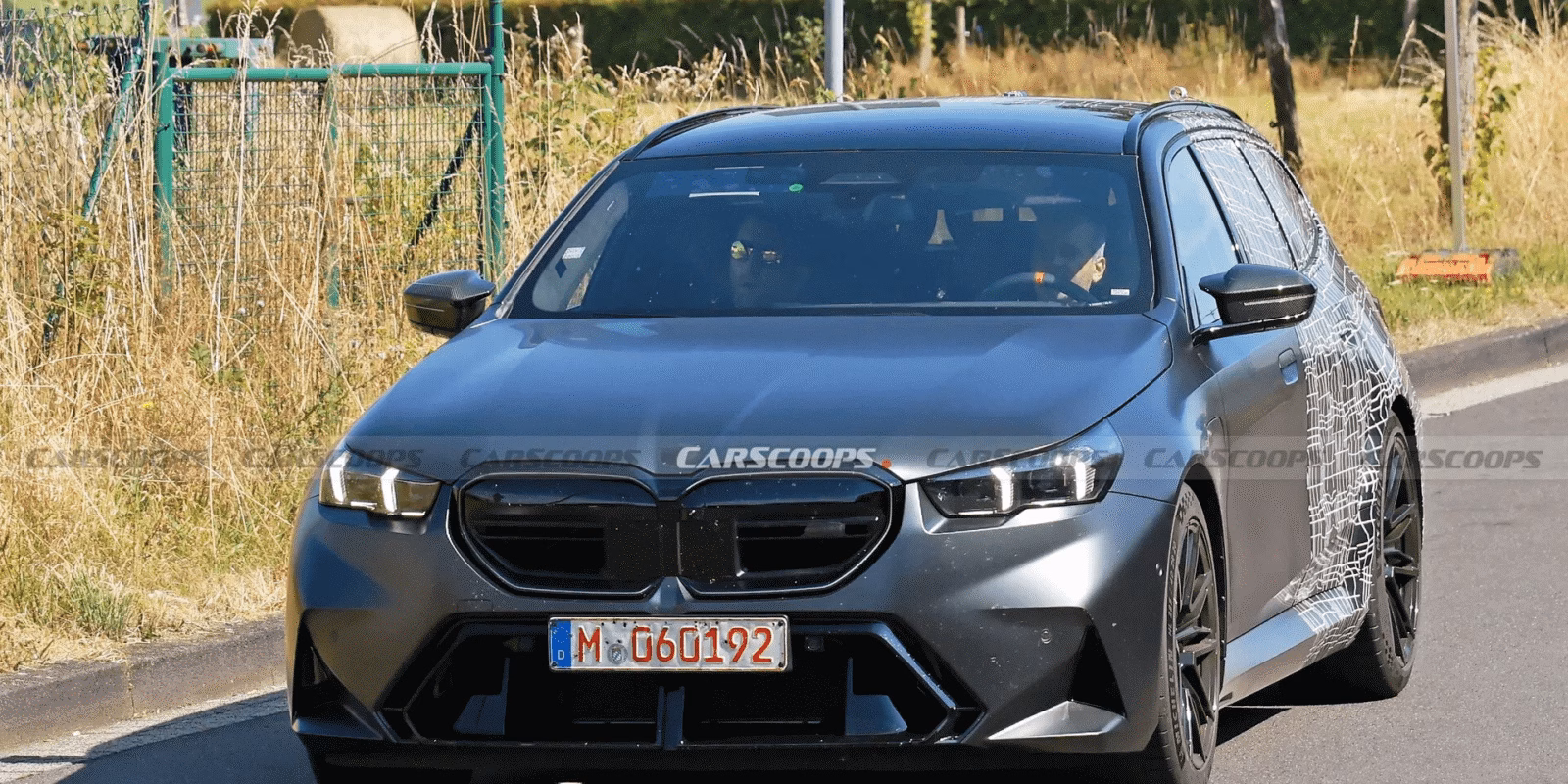 Новейший универсал BMW M5 Touring 2025 показали вживую накануне анонса 2 2025 bmw m5 touring 812 100 large