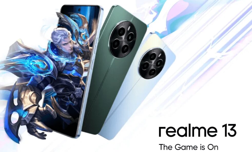 Смартфон realme 13 и наушники Buds T01 сзади