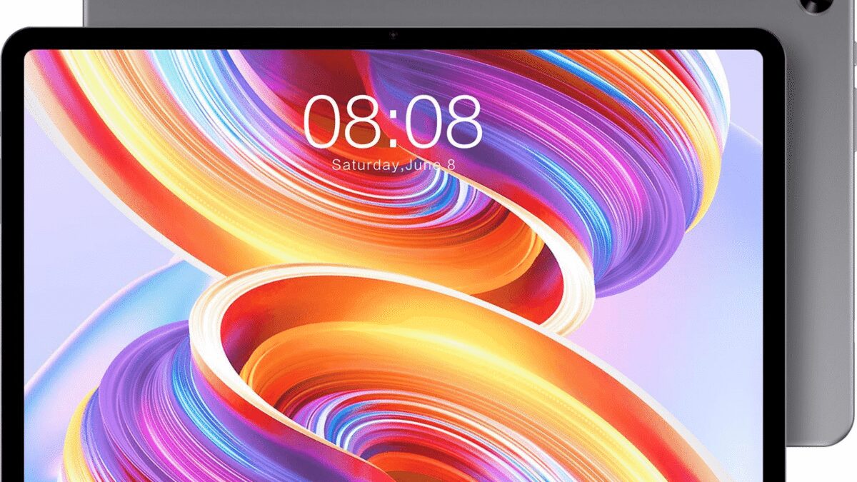 Инфографика о iPhone 17 с изображением смартфона и его характеристиками