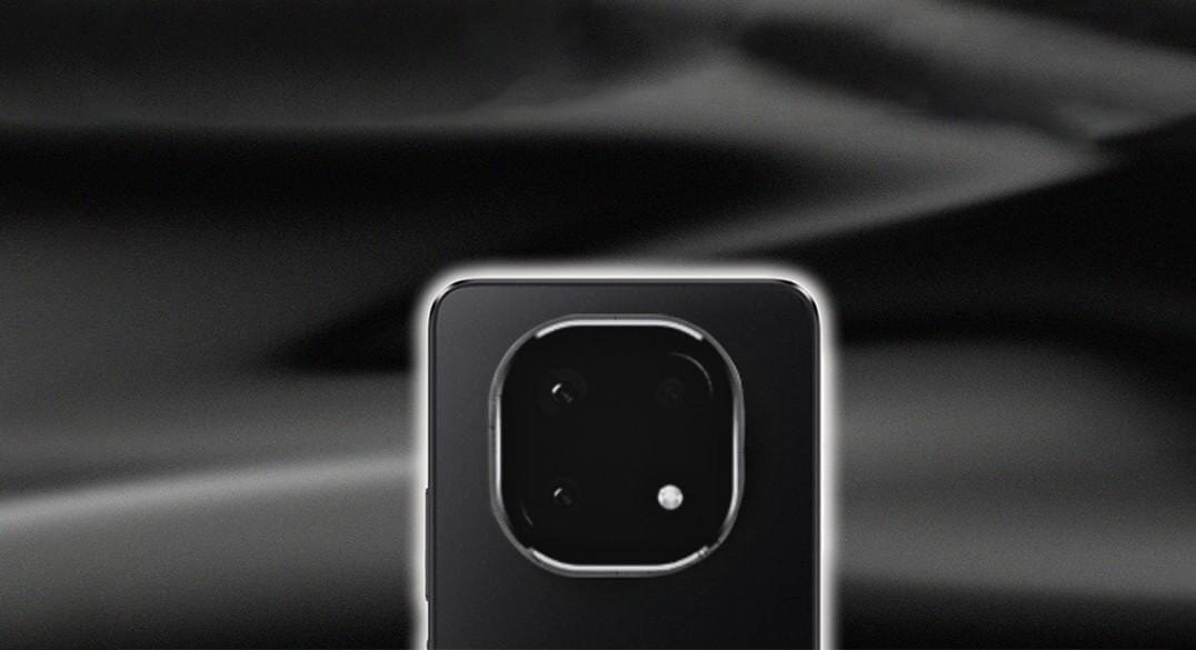 Камера Xiaomi Redmi Note 14 на задней панели смартфона, крупный план