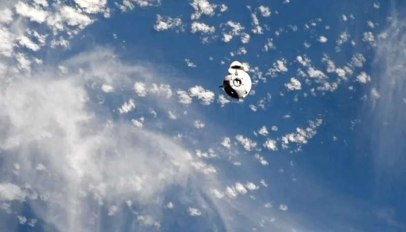 Космический корабль SpaceX Crew Dragon с российским космонавтом успешно пристыковался к МКС 1 642