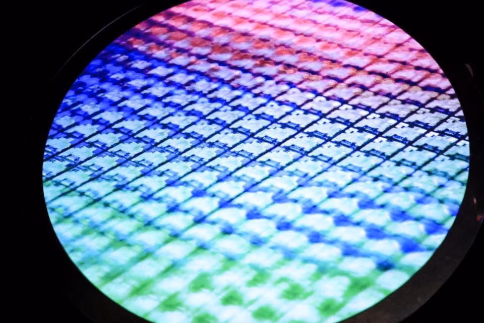 TSMC и Samsung могут построить заводы по созданию чипов в ОАЭ 1 7410088834bbbb6faad8c324f6dbba4e