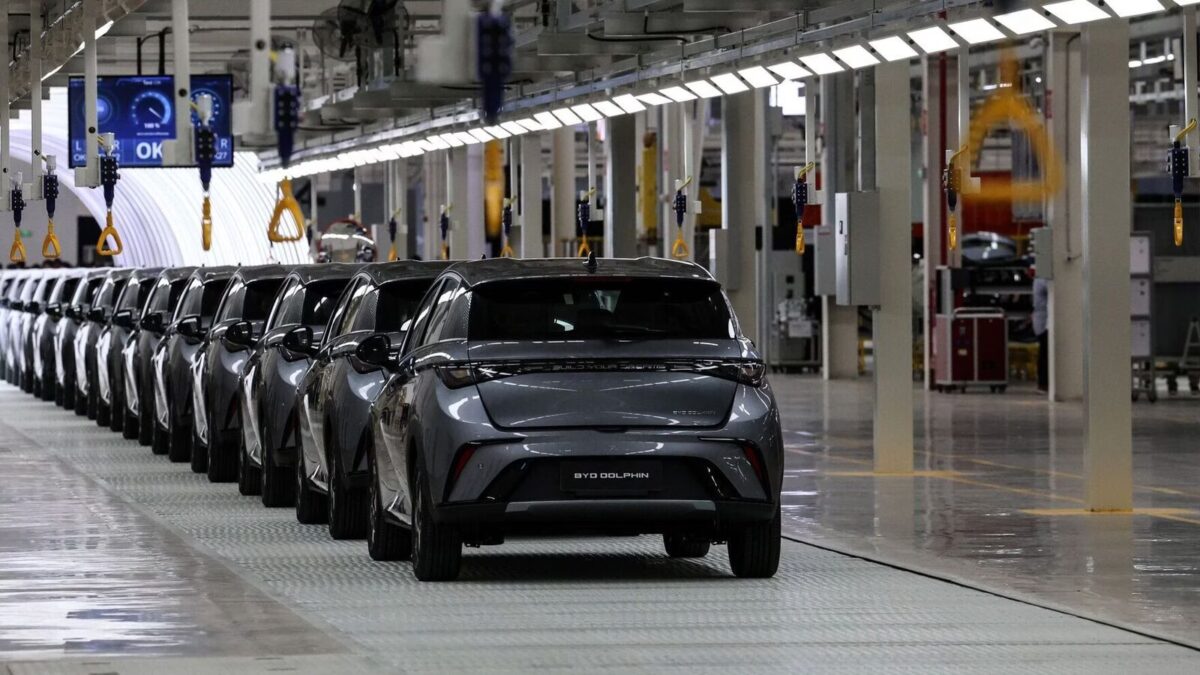 BYD представила новую технологию суперзарядки электромобилей 2 BYD