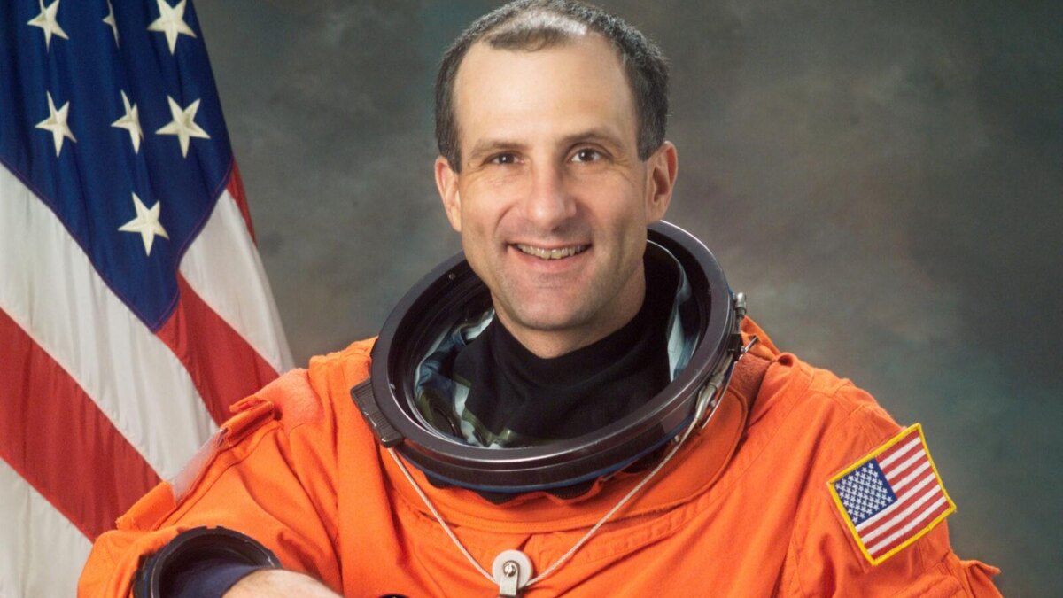 Астронавт запечатлел «струящихся серебряных змей» 3 Астронавт