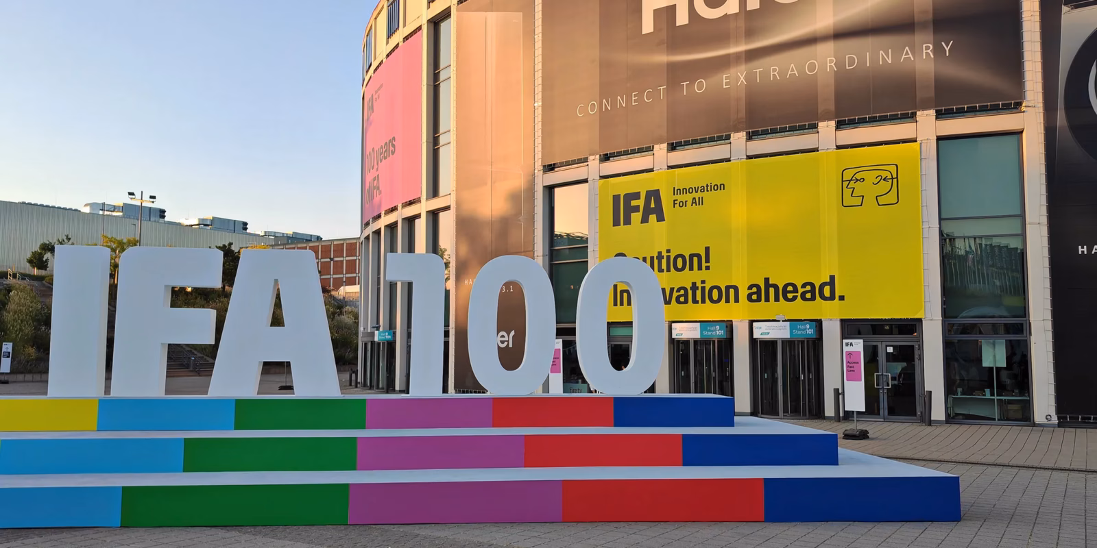 Новинки IFA 2024: от смартфонов с магнитами до пылесосов, поднимающихся по лестнице 11 ifa messedamm source simon hill.jpg