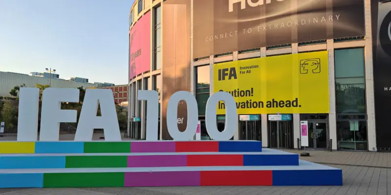 Новинки IFA 2024: от смартфонов с магнитами до пылесосов, поднимающихся по лестнице (ifa messedamm source simon hill.jpg)