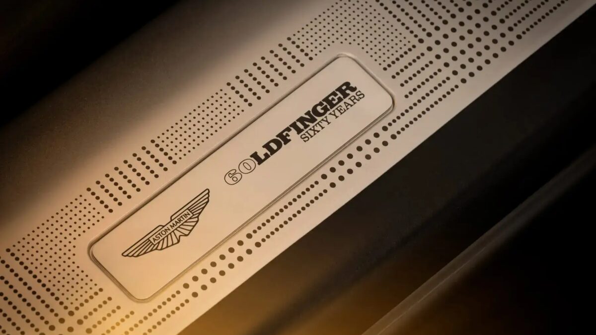 Aston Martin выпустил DB12 Goldfinger Edition в честь 60-летия фильма «Голдфингер» 18 2024 aston martin db12 goldfinger edition 100945177 h
