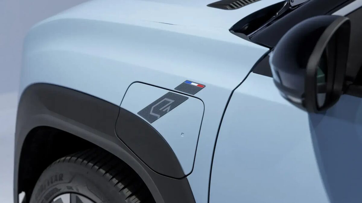 Современный Renault 4 E-Tech дебютировал на Парижском автосалоне 2024 года 13 2025 renault 4 e tech 100945751 h