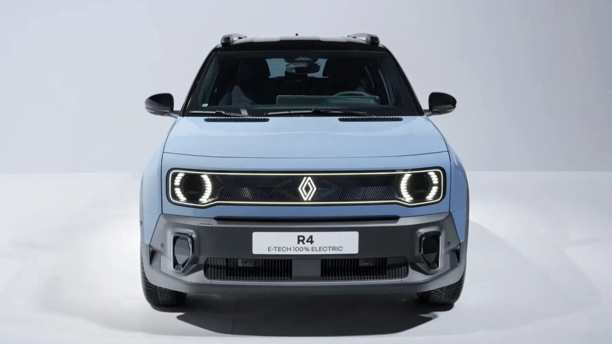 Современный Renault 4 E-Tech дебютировал на Парижском автосалоне 2024 года 15 2025 renault 4 e tech 100945755 h