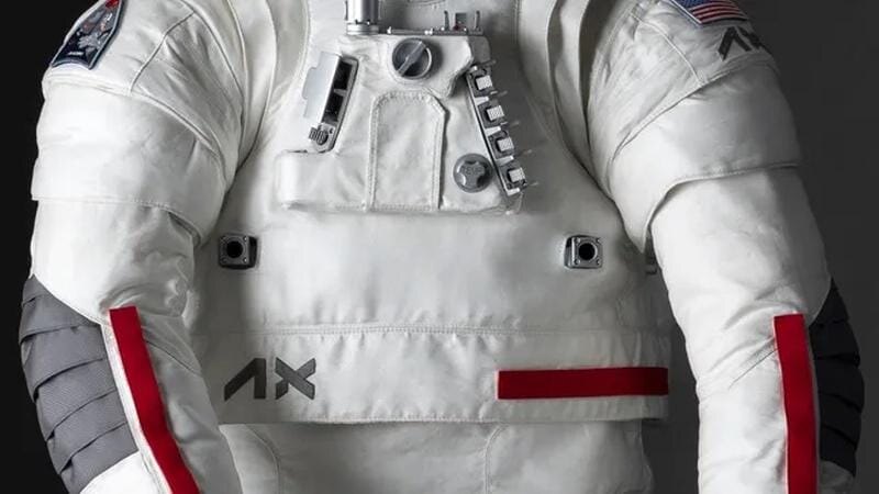 NASA и Prada анонсировали скафандр для предстоящих космических миссий 5 axemu white 1