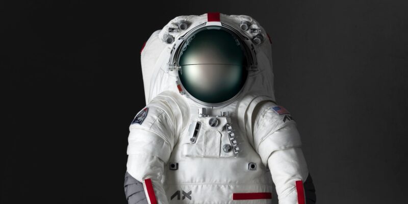 NASA и Prada анонсировали скафандр для предстоящих космических миссий (axemu prada spacesuit mockup 20241007 085 axedit)