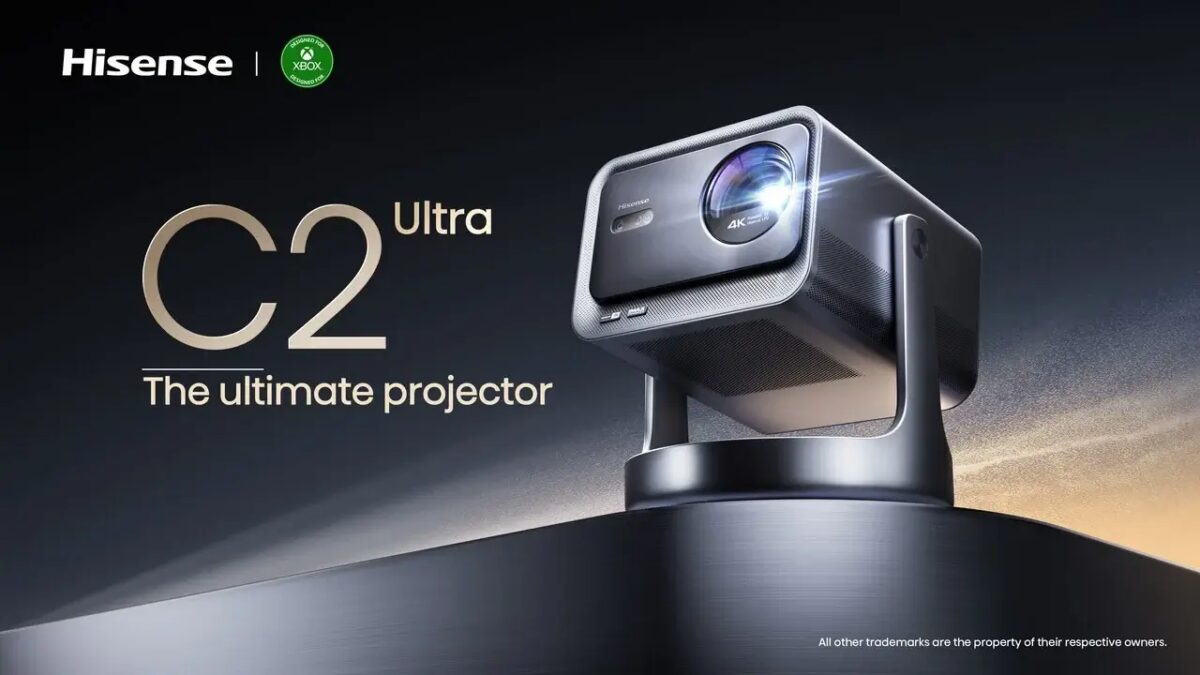 Проектор Hisense C2 Ultra в боковом виде с крупной линзой и креплением