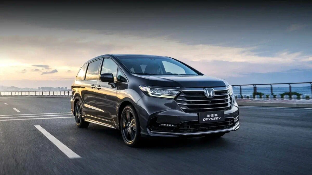 Honda Odyssey нового поколения выходит на российский рынок 4 foto 2