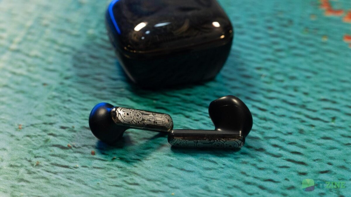 Беспроводные наушники Infinix XBuds 3 GT с чёрным корпусом