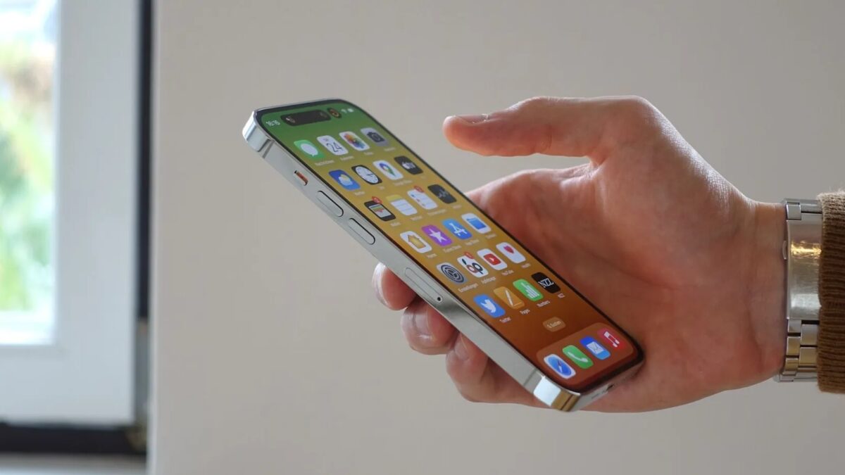 Apple выпустила обновления для iOS, iPadOS, macOS и других систем с исправлением ошибок 3 iphone.jpg