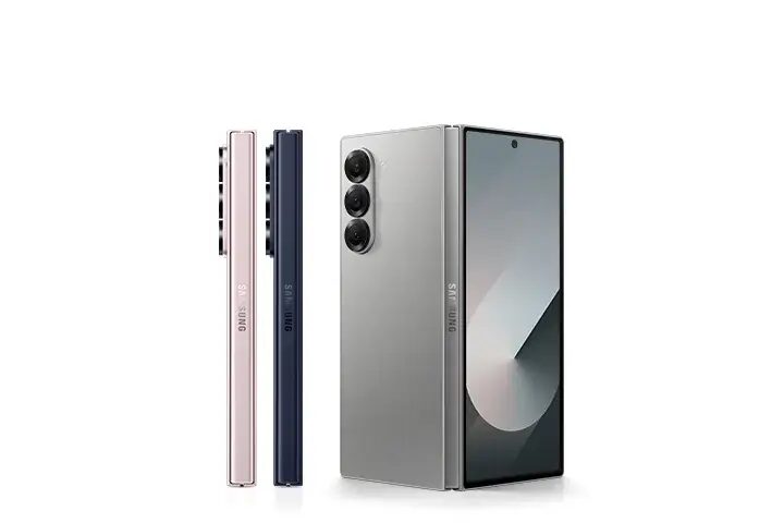 Складной смартфон Samsung Galaxy Z Fold в трехкратной раскладке с тремя камерами и большим дисплеем