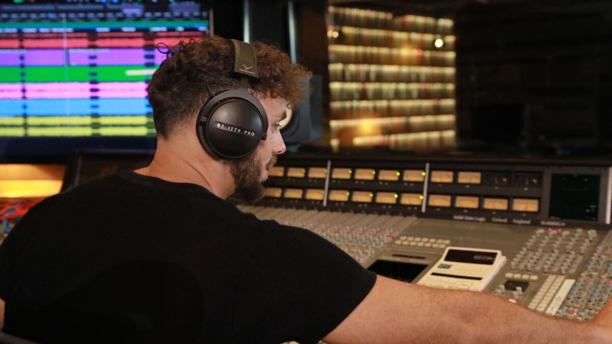 Новое поколение профессиональных студийных наушников beyerdynamic DT 1770 PRO MKII и DT 1990 PRO MKII 10 pic dt1770pro mkii 24 09 monitoring v1