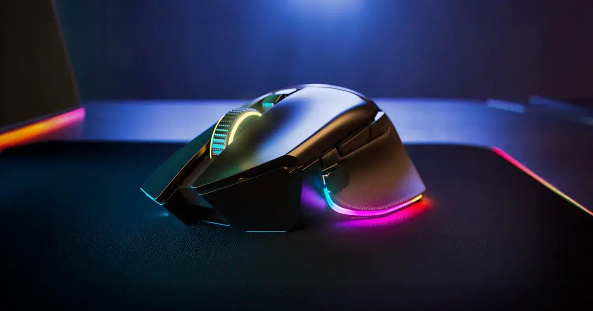 Игровая мышь Razer Basilisk V3 Pro 35K с подсветкой и кнопками сбоку, вид сбоку