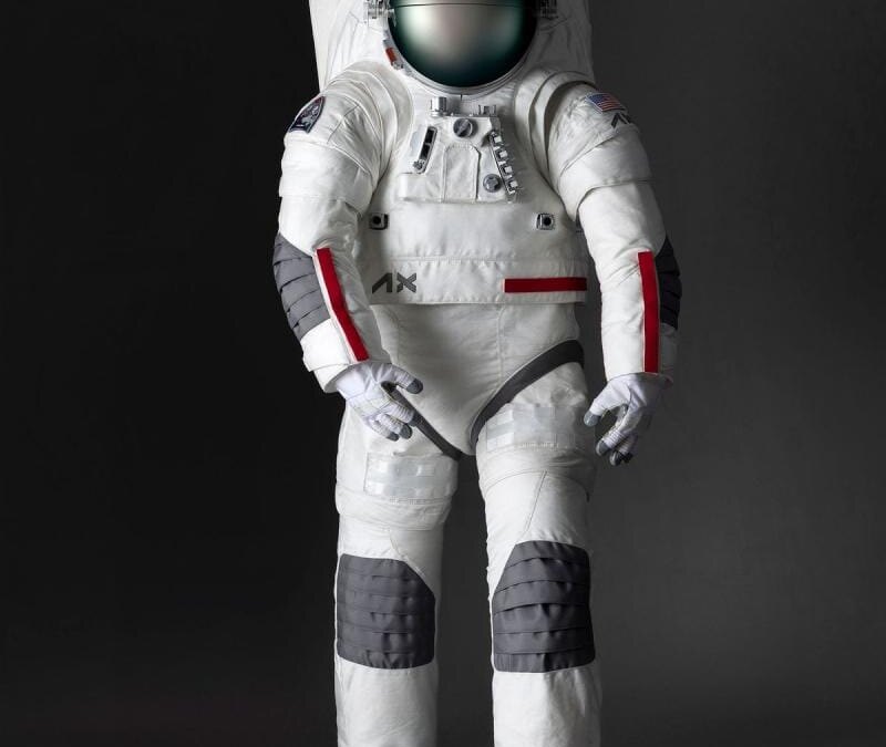 NASA и Prada анонсировали скафандр для предстоящих космических миссий 7 sm.axemu white 2.800
